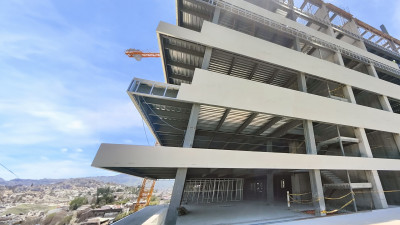 Steel frame: how to isolate windows and doors in a hybrid concrete-to-steel building