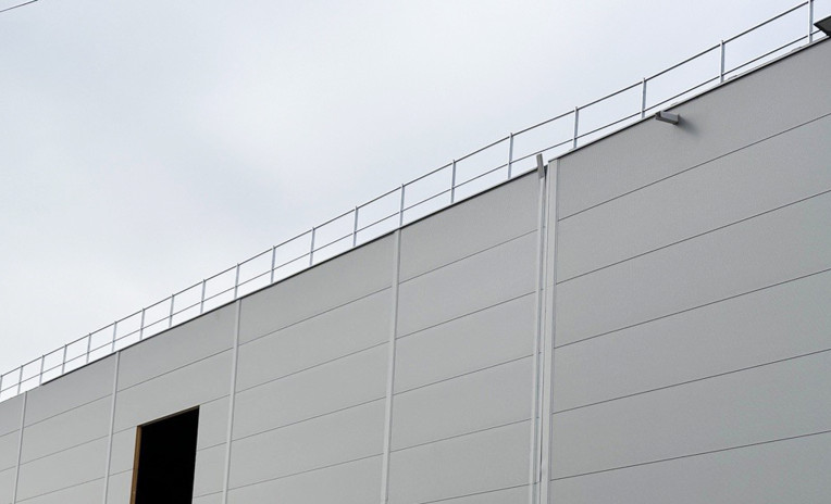 Maintenance of photovoltaic systems: safety according to GUARD railing 