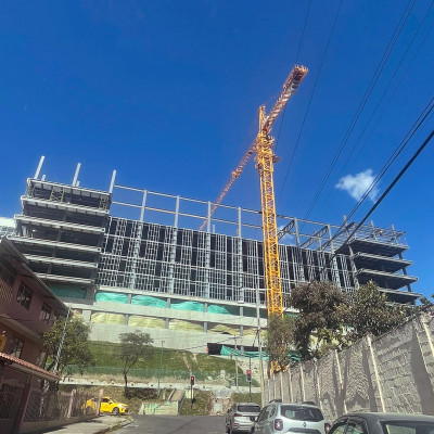 Steel frame: how to isolate windows and doors in a hybrid concrete-to-steel building