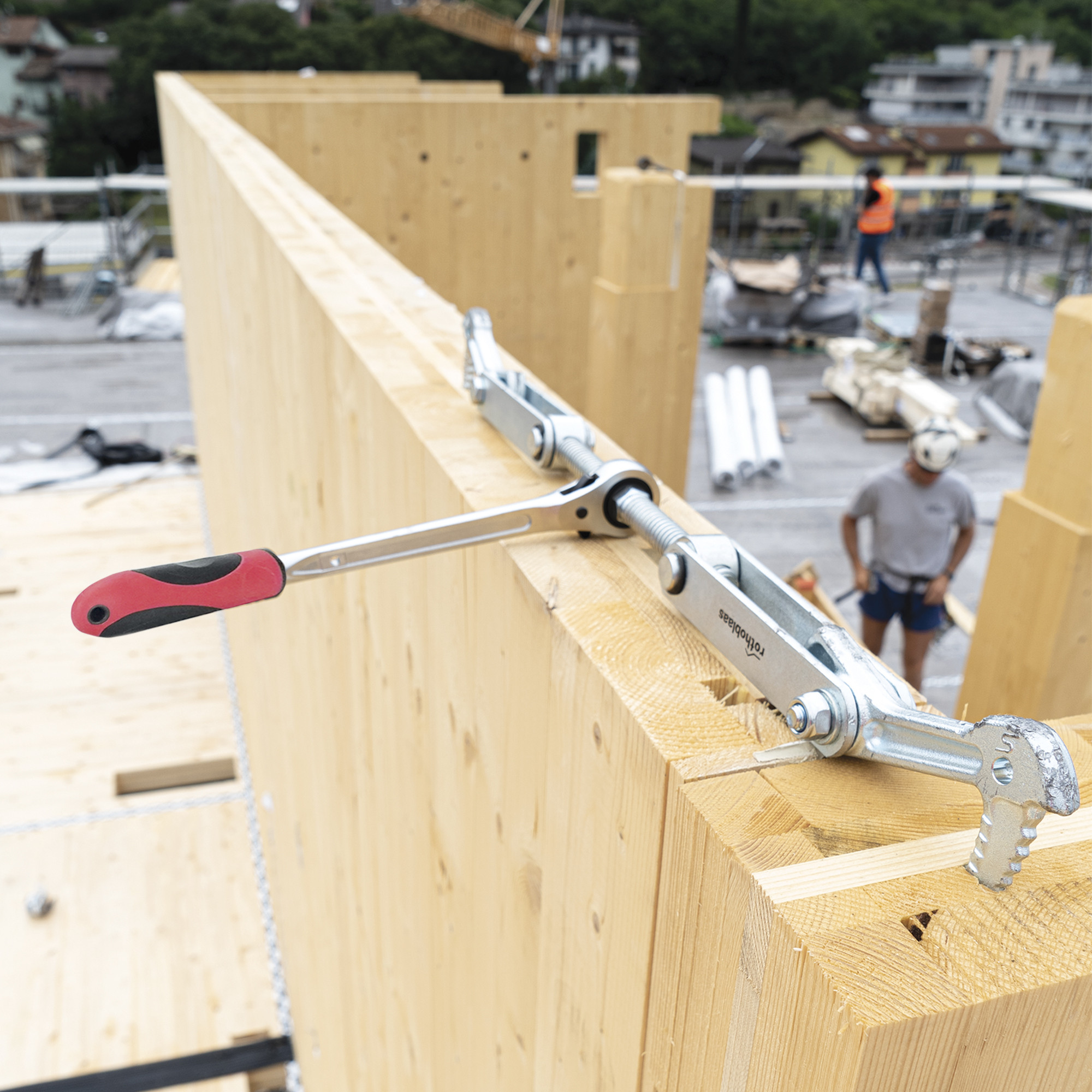 aplicación-herramienta-para-uniones-viga-de-madera-skorpio-obra-estructura-skorpio