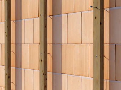 aplicación-tornillo-distanciador-madera-albañilería-drt