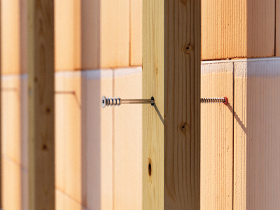 aplicación-tornillo-distanciador-madera-albañilería-drt